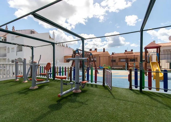 The Concierge - Pool Choromar