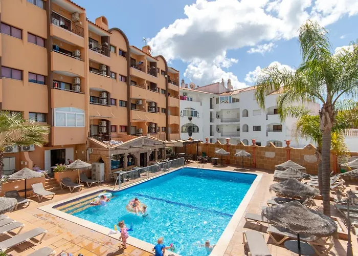 The Concierge - Pool Choromar *